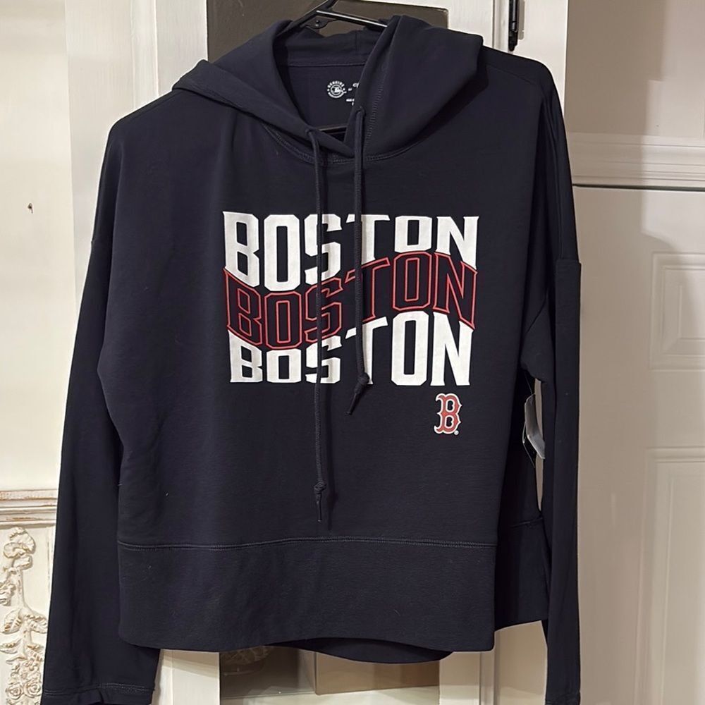 NWT MLB Boston Red Socks Graphic Crop Top Hoodie Size Small